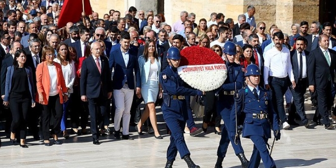 CHP'den Anıtkabir'e '95. yıl' ziyareti