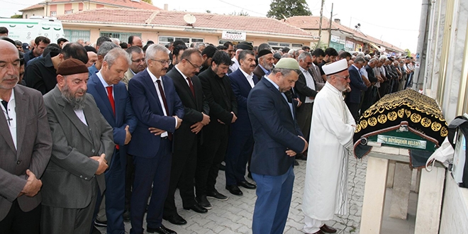 Sa�l�k Bakan� Koca arkada��n�n cenazesine kat�ld�