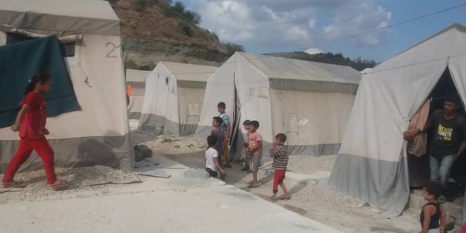 İdlib'den kaçan 2 bin kişi, sınırdaki çadırlara yerleştirildi