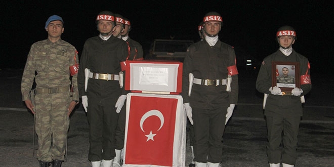 Şehit Er İnaltekin için Hakkari'de tören düzenlendi