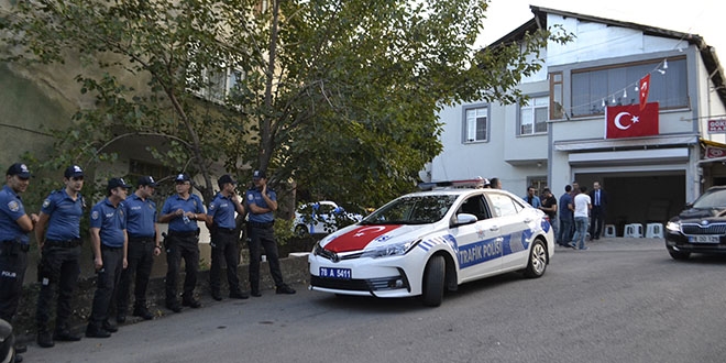 El Bab şehidinin evlenen kardeşine polis konvoyu