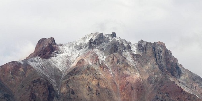 Erciyes'e eylülde kar yağdı