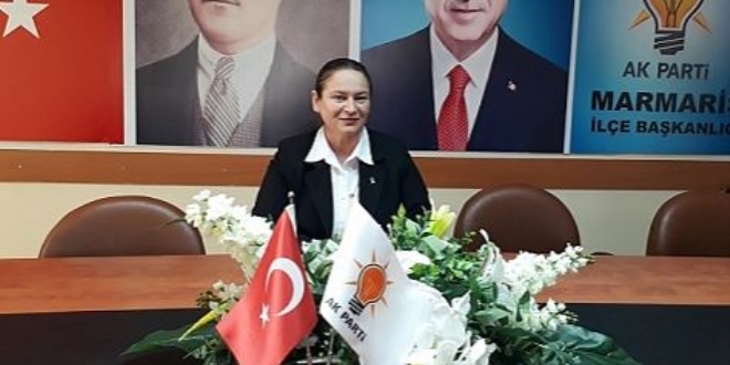 Kadın başkan, Türkkuşu'nu anmak için paraşütle uçtu