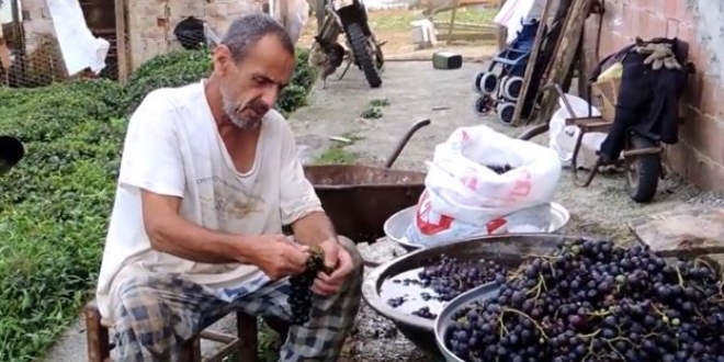 Emekli Öğretmen saatler süren işi dakikalara indirdi