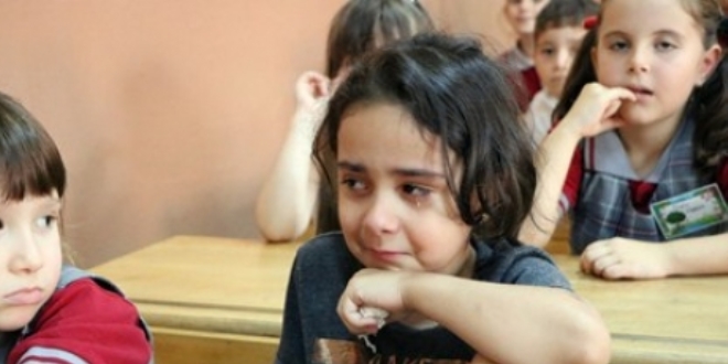 Minik öğrenciler okulun ilk gününde gözyaşı döktü