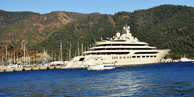 �zbek as�ll� Rus milyarderin yat� 'Dilbar' Marmaris'te