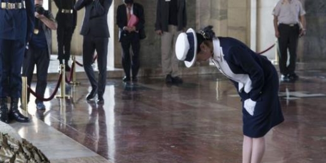 Anıtkabir'de prenses duruşu