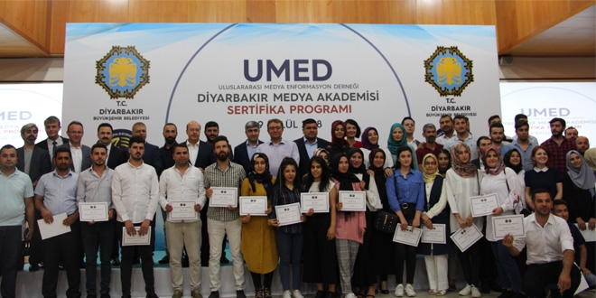 Diyarbakr medya akademisi mezunlar sertifikalarn ald