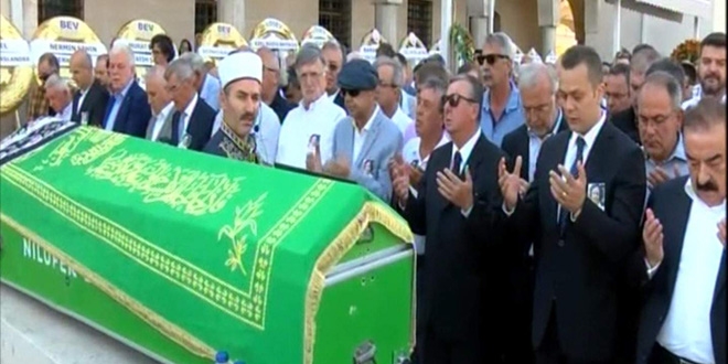 Ünlü eğitimci son yolculuğuna uğurlandı