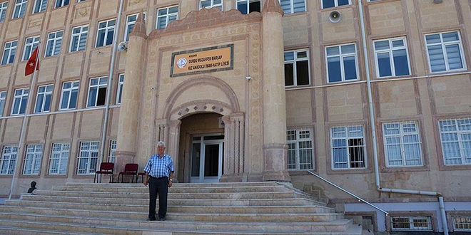 Şehrin her yerinde 'Muzaffer amca'nın izi var
