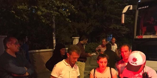 Yolcular otob�s� polise �ikayet etti