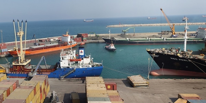 Antalya'da denizi kirleten 2 gemi 222 bin lira ceza