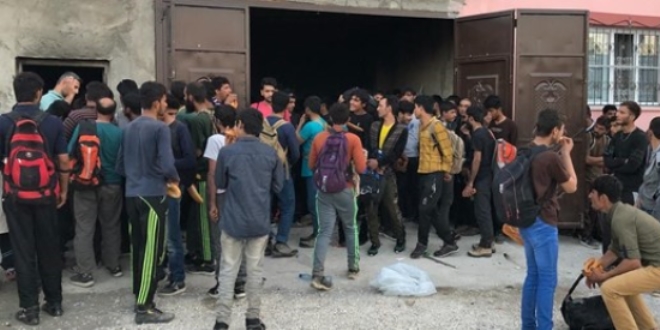 Van'da bir evde 244 kaçak göçmen yakalandı