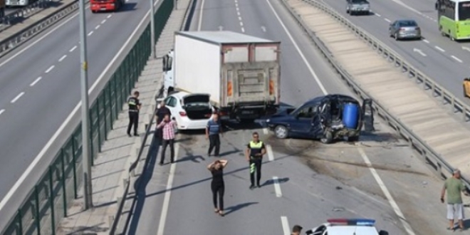 Kocaeli'de kaza oldu, İstanbul istikameti 1 saat kapandı
