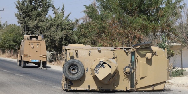 Kilis'te otomobille çarpışan zırhlı araç çarpıştı: 2 yaralı