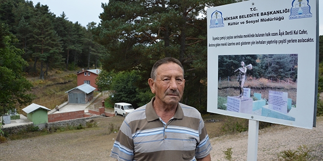 Ölmeden önce kendine ve eşine anıt mezar yaptırdı