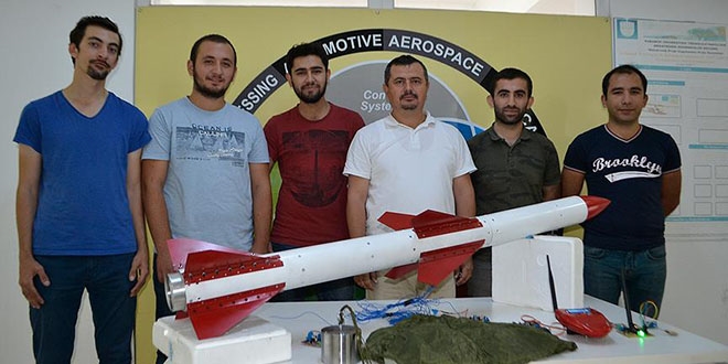 Öğrencilerden yük taşıyan roket