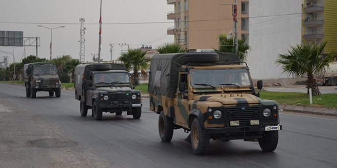 Hatay s�n�r�na askeri personel sevkiyat� s�r�yor