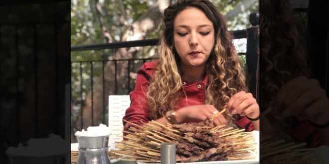 43 kiloluk kız 290 çöp şiş yedi