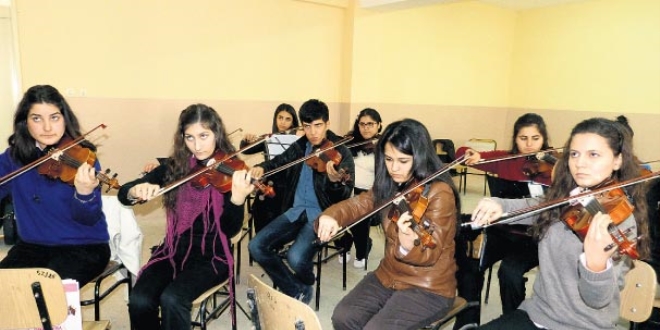 Okulun ilk günü müzikle başlayacak