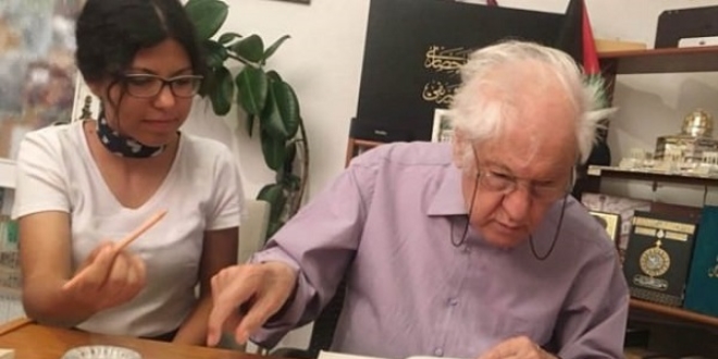 Pakdil: Sanatı ve edebiyatı savunmalıyız