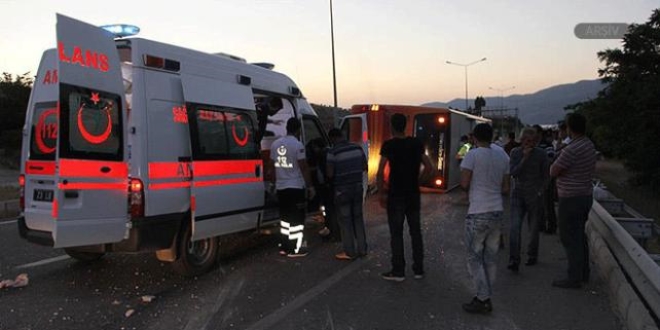 rnak'ta yolcu otobs devrildi: 11 yaral