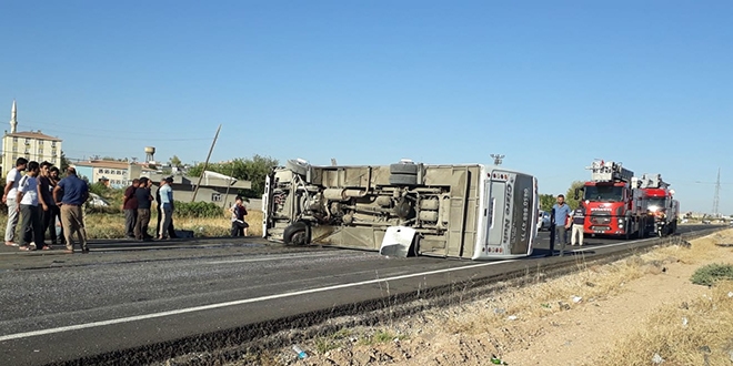 Şırnak'ta minibüs devrildi: 17 yaralı