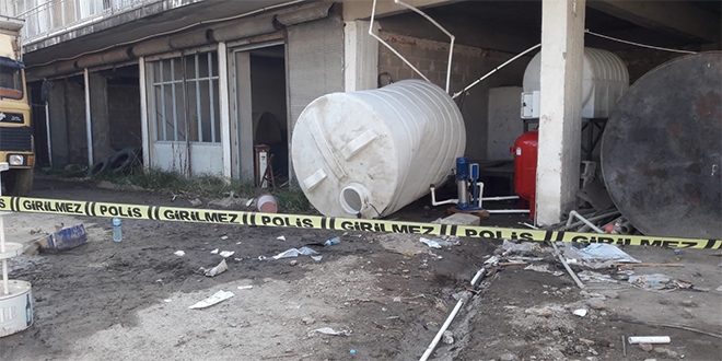 Tamir için girdiği su tankında baygın bulundu
