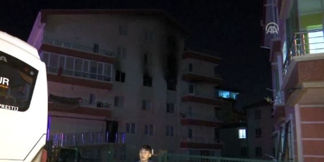 Ailesiyle tartışan genç yaşadıkları evi ateşe verdi