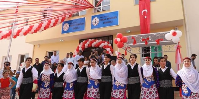 Hayırsever iş adamı köyüne okul yaptırdı