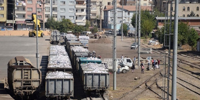 Bağlar'da, ihtiyaç sahibi ailelere 3 bin ton kömür yardımı