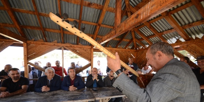Karslı aşıklar türkülerini zabıtalar için seslendirdi
