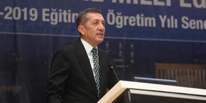 Bakan Selçuk'tan öğretmen meslektaşlarına mesaj!