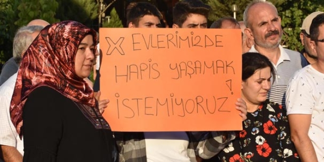 �zmir'de mahalle sakinlerinin 'fuhu�' eylemi