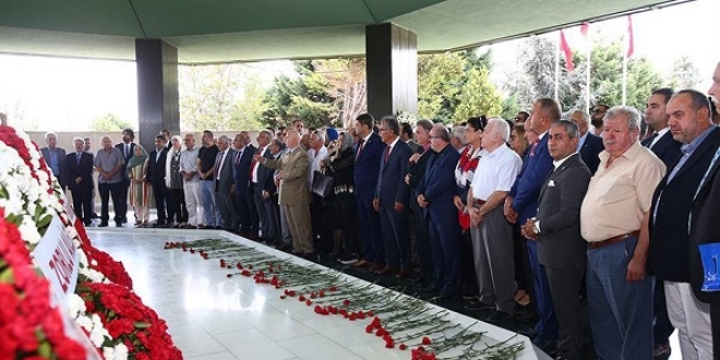 Menderes ve arkadaşları mezarları başında anıldı