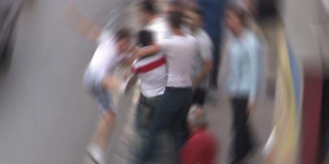14 kişinin karıştığı omuz atma kavgası kanlı bitti