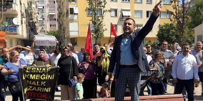 İzmir'de pazarcı esnafından belediyeye tepki