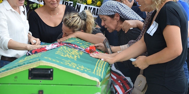 Başhekimi olduğu hastanede ölen doktor toprağa verildi