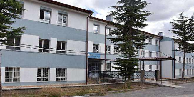 Hastanede tedavi gören okul müdürü, hayatını kaybetti
