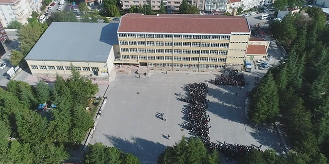 Okul inşaatında çalışan öğretmenler amaçlarına ulaştı