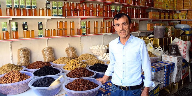 G�revlendirme yap�lan belediyeyle esnaf�n y�z� g�ld�