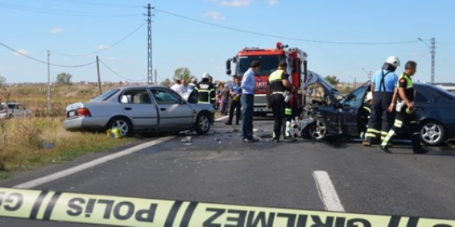 Tekirdağ'da iki otomobil çarpıştı: 1 ölü, 1 yaralı