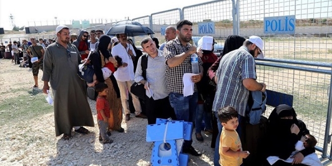 Kurban Bayram iin lkelerine giden 15 bin Suriyeli daha dnd