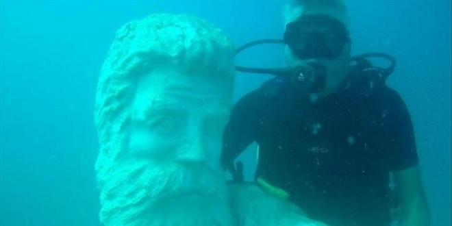 Su altndaki mzeye yeni heykeller 'batrld'