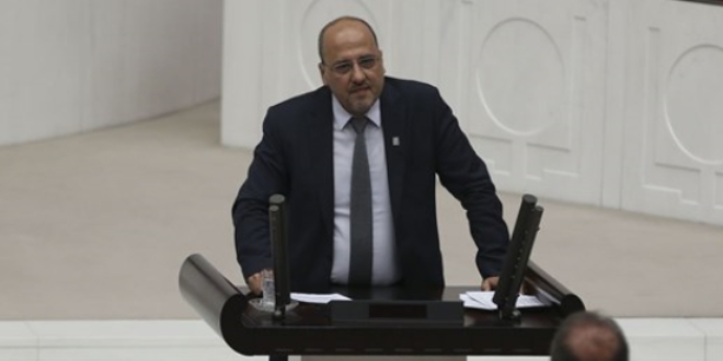 HDP'li Ahmet Şık'ın 'devleti aşağılama' davasına durdurma
