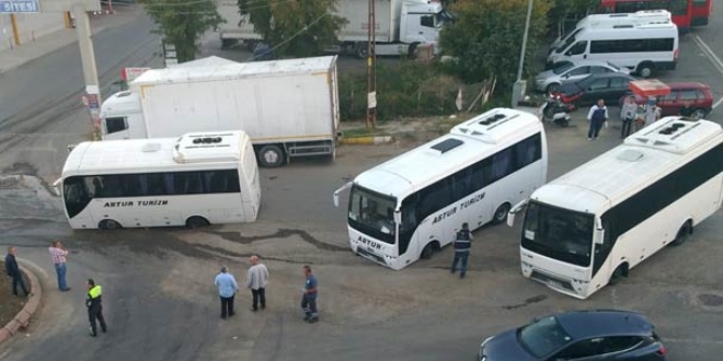 Tekirda�'da yol ��kt�; midib�sler �ukura sapland�