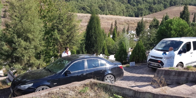 Film gibi kovalamaca! �zlerini mezarl��� girerek kaybettirdiler