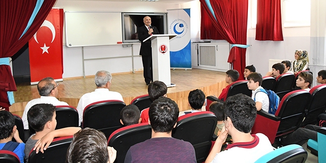 İmam hatip öğrencilerine ilk dersi Rektör verdi