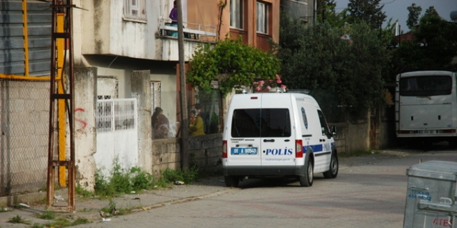 Tartıştığı eşini bıçakla öldürdü