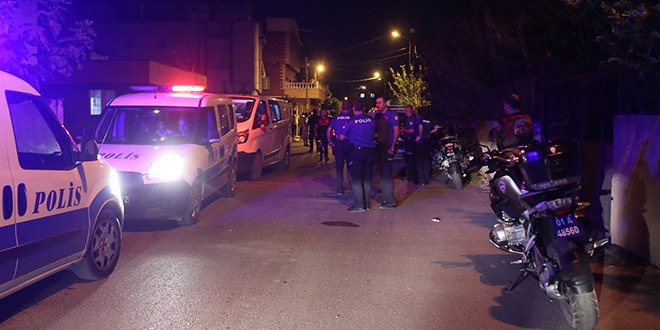 10 ya��ndaki �ocuk kom�usunu t�fekle yaralad�